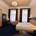 Weinhaus Woehler מלון 3*