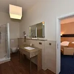 Weinhaus Woehler מלון 3*